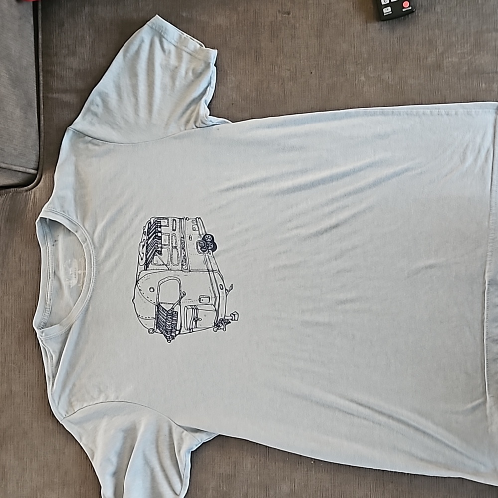 Men's Slow Loris t-shirt size large